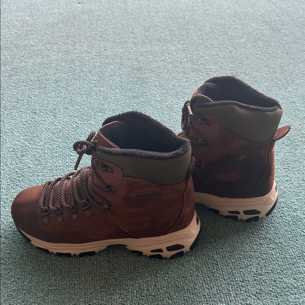 Waterproof Brown Hiking Boots. Women 5.5 - Picture 3 of 4